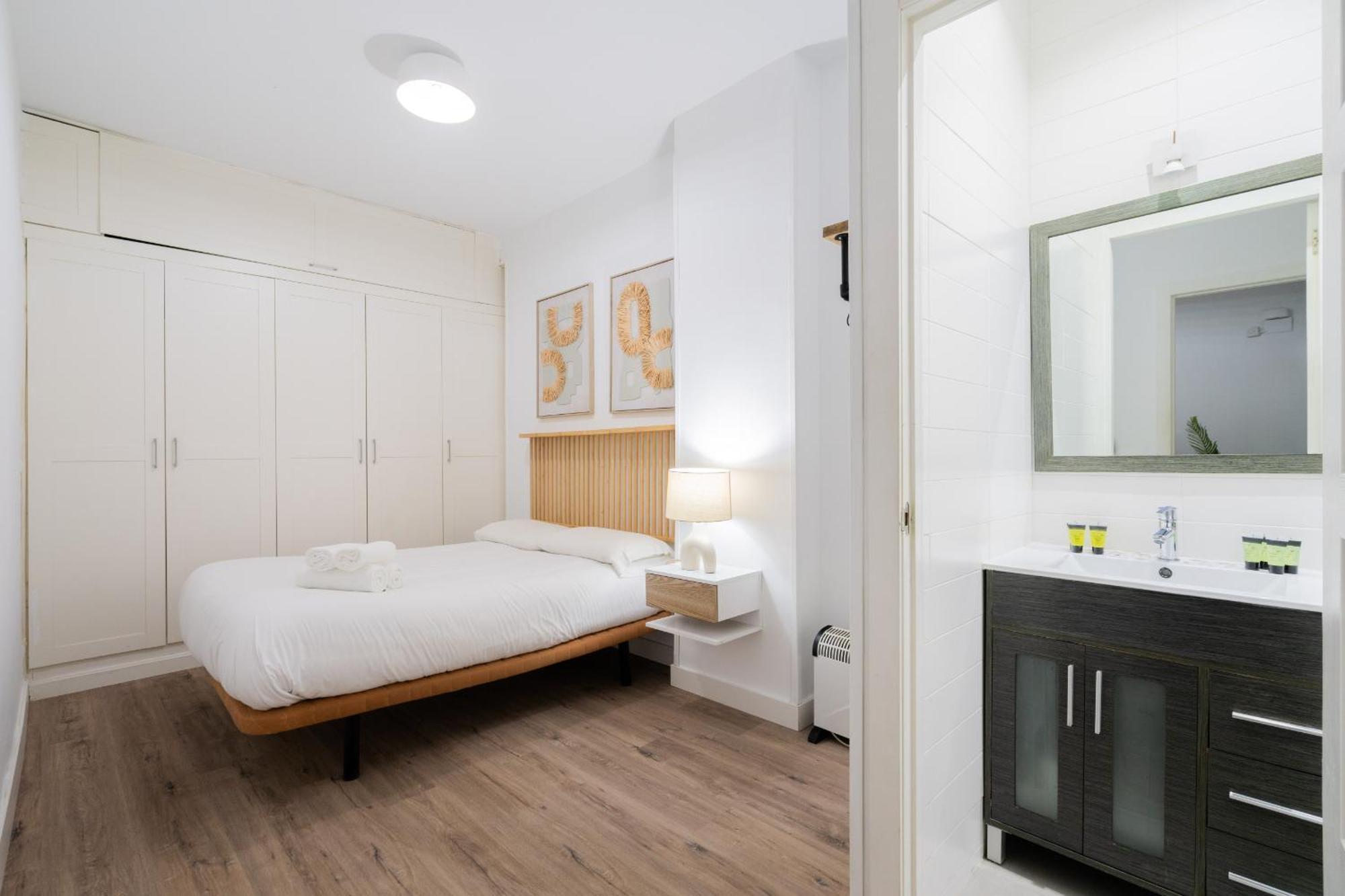 Apartamento En Chueca Para 4 Personas Alquiler Temporal Madrid Exterior photo
