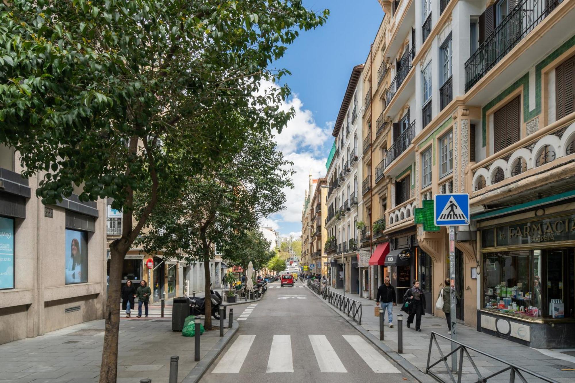 Apartamento En Chueca Para 4 Personas Alquiler Temporal Madrid Exterior photo