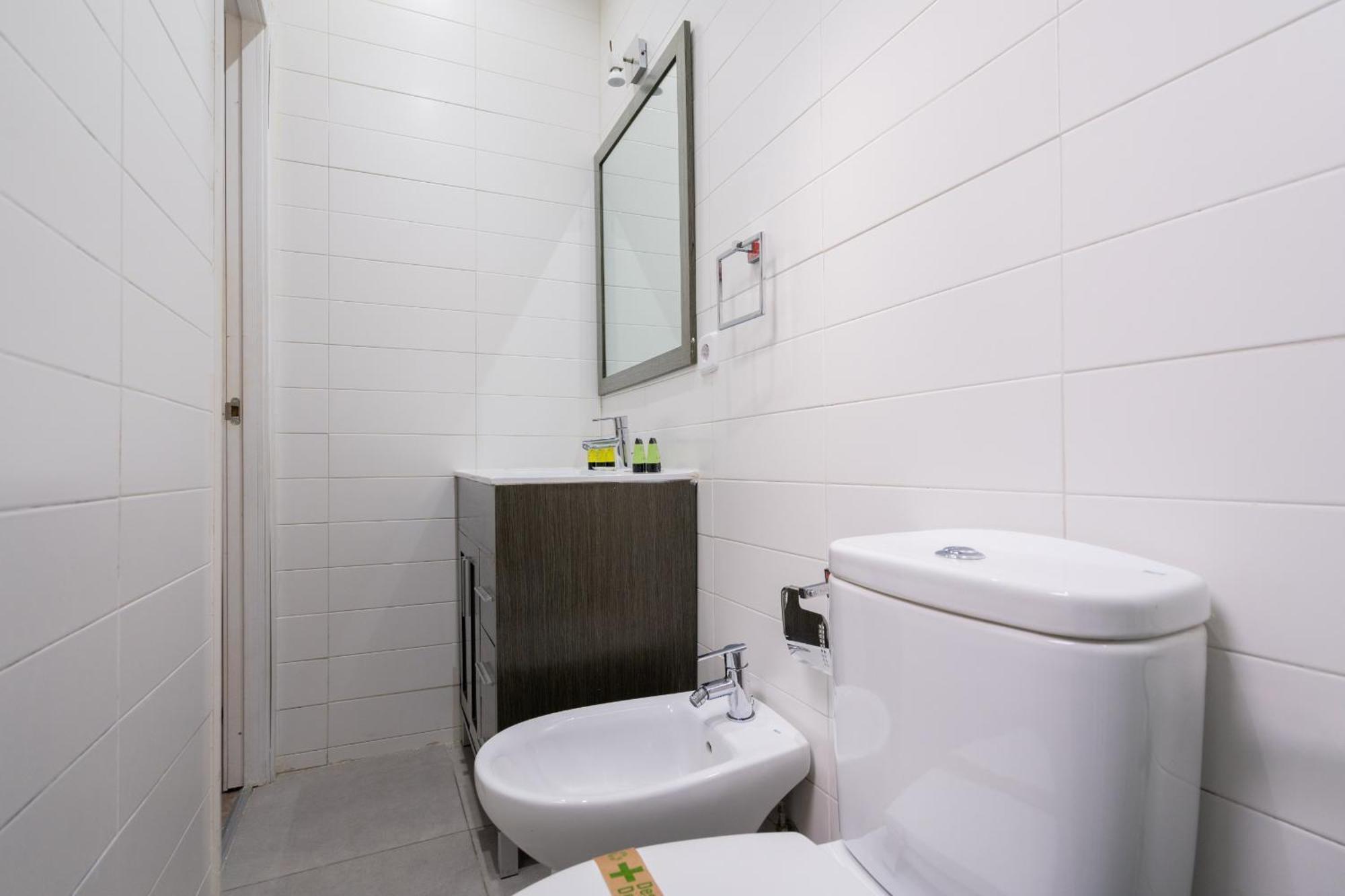 Apartamento En Chueca Para 4 Personas Alquiler Temporal Madrid Exterior photo